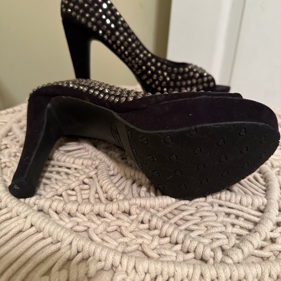 Candies size 10 faux black suede platform open toe studded pumps - Picture 3 of 3